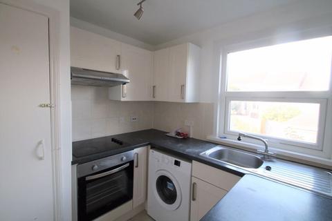 2 bedroom flat to rent, Totteridge Avenue, High Wycombe HP13