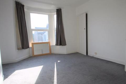 2 bedroom flat to rent, Totteridge Avenue, High Wycombe HP13