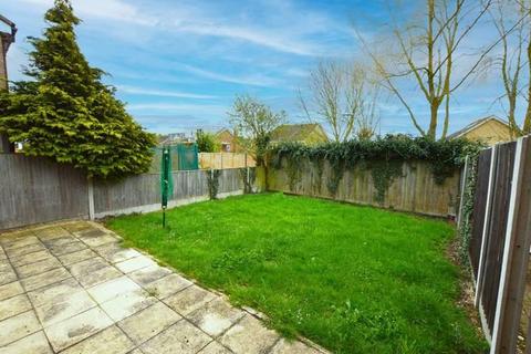 3 bedroom semi-detached house to rent, Court Corner, Olney, MK46