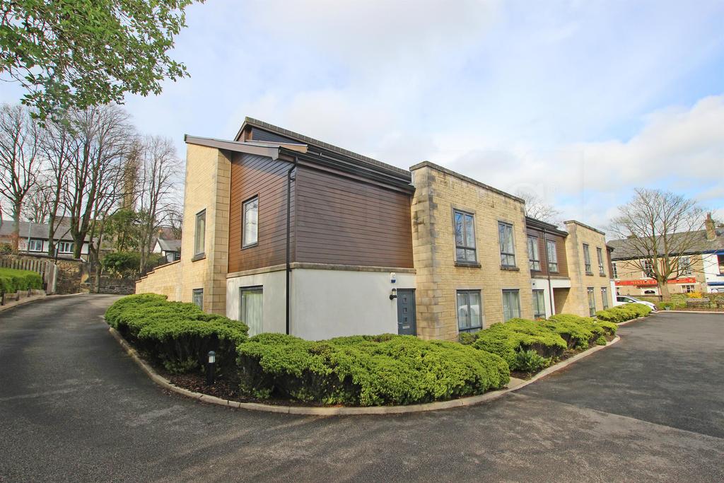 Oldfield Avenue, Darwen, BB3 1QY 1 bed flat £105,000