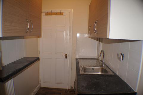 2 bedroom terraced house to rent, Derby Street, Bradford, BD7