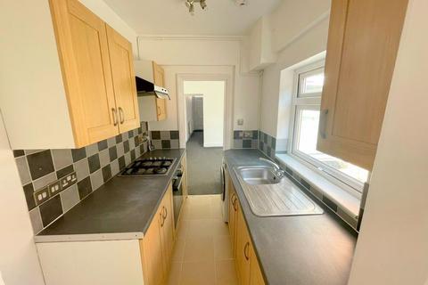2 bedroom terraced house to rent, Ewart Road, Forest Fields, Nottingham, NG7 6HF