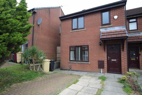 2 bedroom semi-detached house to rent, Pembroke Close, Horwich