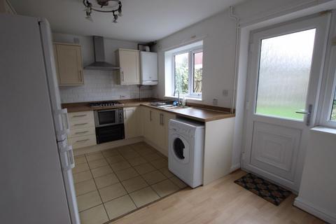 2 bedroom semi-detached house to rent, Pembroke Close, Horwich