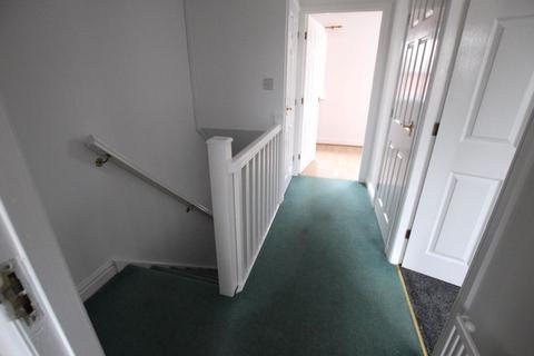 2 bedroom semi-detached house to rent, Pembroke Close, Horwich