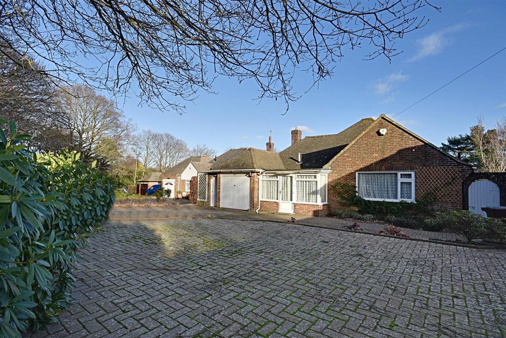 Peartree Lane, BexhillOnSea 2 bed detached bungalow £385,000