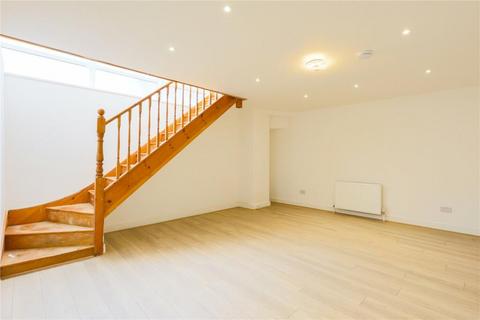 3 bedroom flat to rent, Hornsey Road, Archway, N19