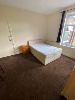 1 bedroom in a house share to rent, Arden Road, Acocks Green, Birmingham B27