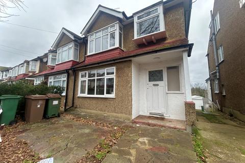 3 bedroom semi-detached house to rent, Tilehurst Road, Cheam