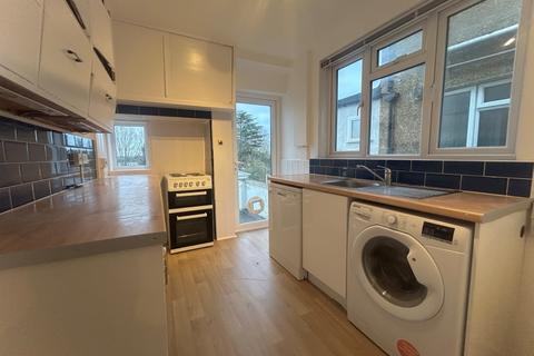 3 bedroom semi-detached house to rent, Tilehurst Road, Cheam