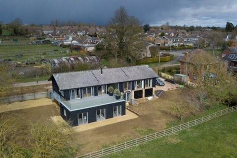 5 bedroom detached house to rent - Bradden Road, Greens Norton, Towcester, Northamptonshire, NN12