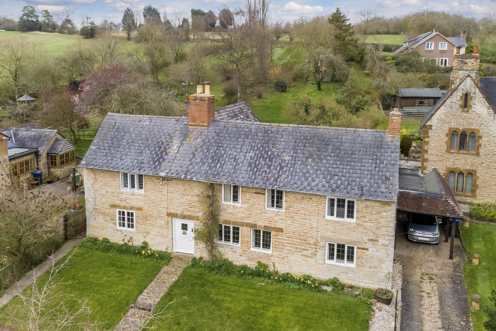 Combrook, Warwick 4 bed cottage - £795,000