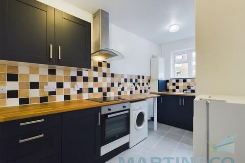 2 bedroom flat to rent, York Avenue,Hove