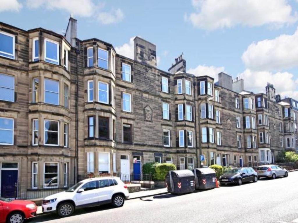 Ashley Terrace, Edinburgh, 3 bed flat £1,650 pcm (£381 pw)