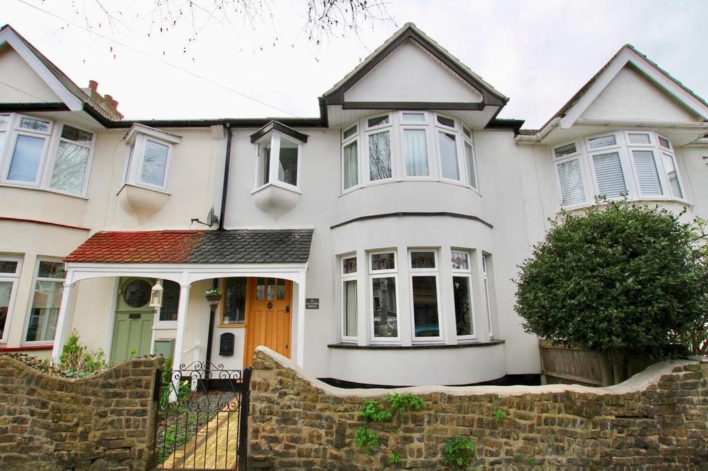 Victoria Drive, LeighOnSea 3 bed terraced house £465,000