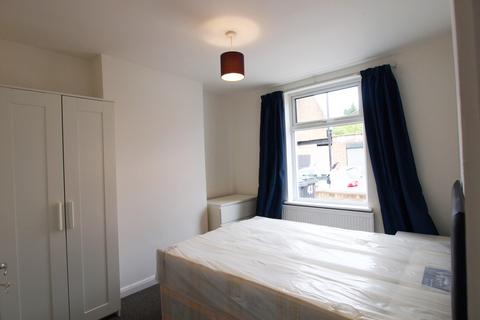 3 bedroom house to rent, Poynton Road, Seven Sisters, N17