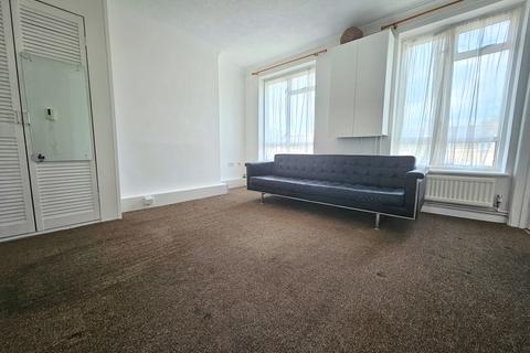 1 bedroom apartment to rent, Whitethorn Avenue, West Drayton, Middlesex, UB7