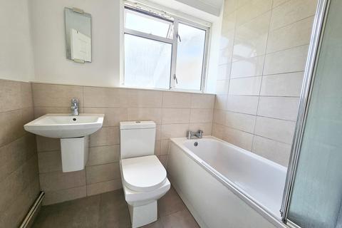 1 bedroom apartment to rent, Whitethorn Avenue, West Drayton, Middlesex, UB7