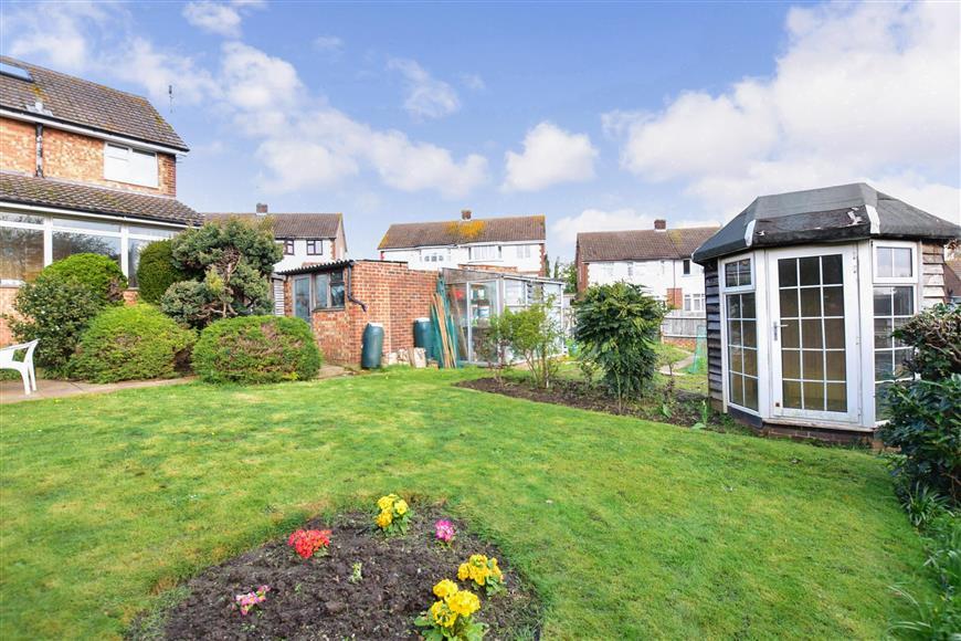 Rolvenden Road, Wainscott, Rochester, Kent 3 bed semidetached house