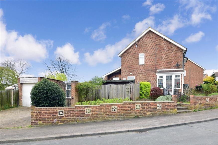 Rolvenden Road, Wainscott, Rochester, Kent 3 bed semidetached house