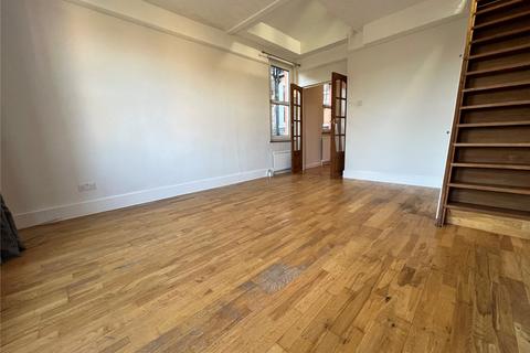 Studio to rent, Hardwicke Road, Palmers Green, London, N13