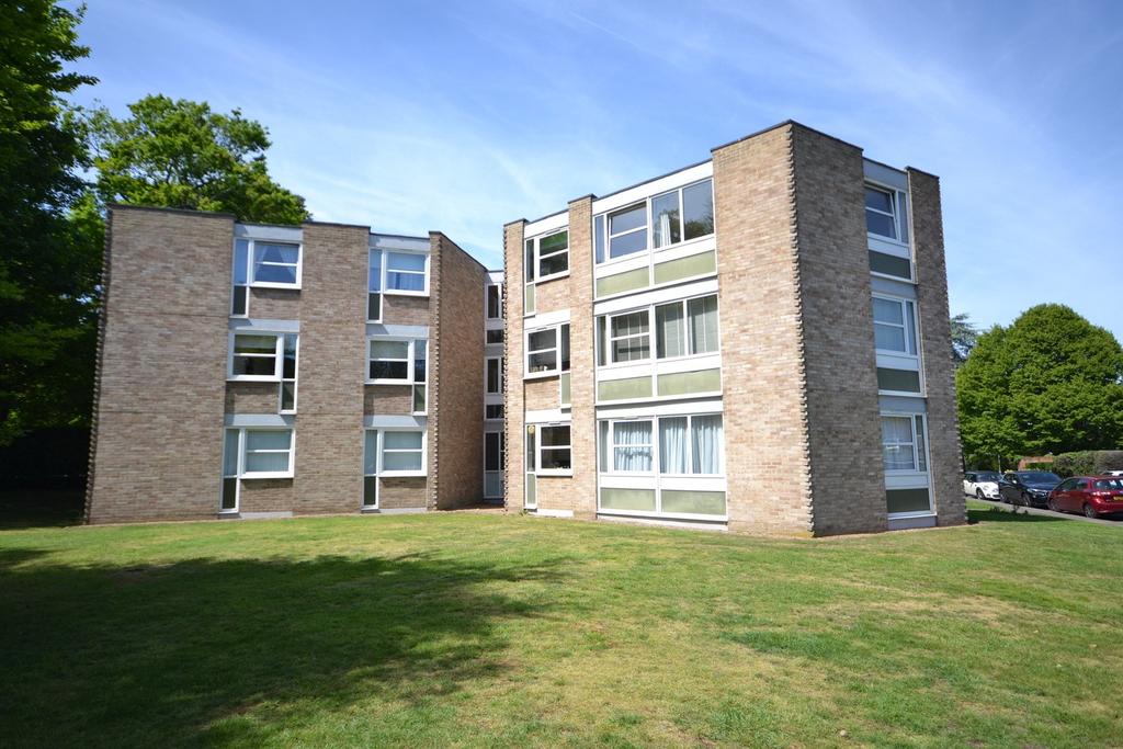 Heathside, Hanger Hill, Weybridge, KT13 2 bed flat £359,950