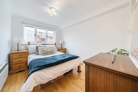 2 bedroom flat to rent, Cross Road, Wimbledon, SW19