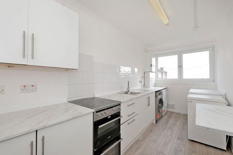 3 bedroom flat to rent, Cornhill