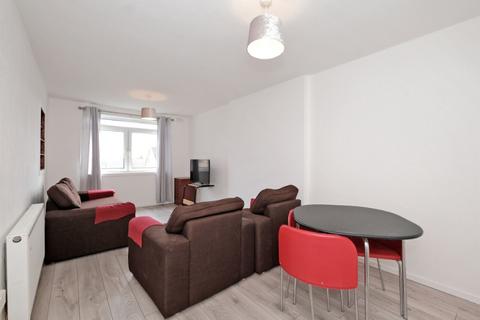 3 bedroom flat to rent, Cornhill