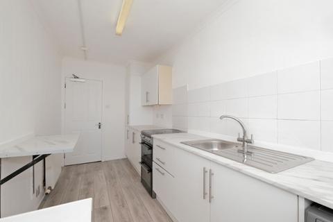 3 bedroom flat to rent, Cornhill