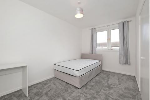 3 bedroom flat to rent, Cornhill