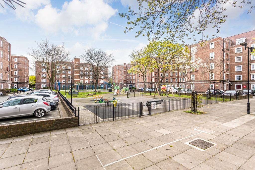 Homerton High Street, E9 2 bed flat £350,000