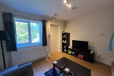 2 bedroom terraced house to rent, Ormonds Close, Bristol