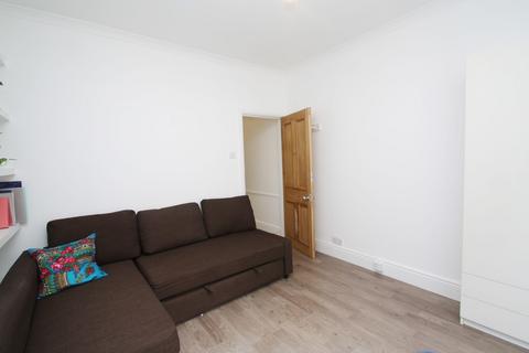 Studio to rent, Kings Parade, Kensal Rise NW10