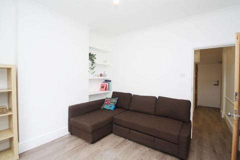 Studio to rent, Kings Parade, Kensal Rise NW10