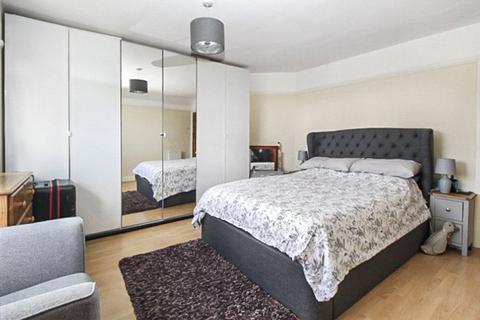 4 bedroom semi-detached house to rent, Chertsey Road, Twickenham, TW2