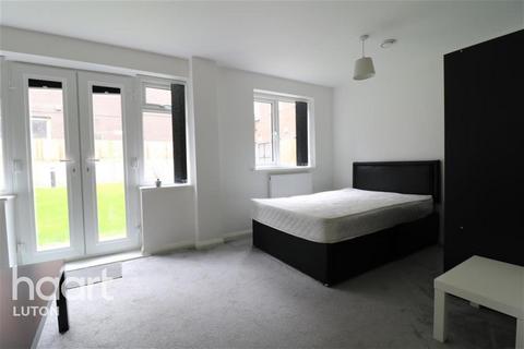 Studio to rent, The Elms, John Street, Luton