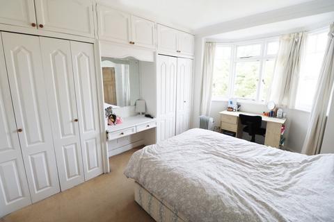 4 bedroom terraced house to rent, Boundary Road, Colliers Wood, London, SW19