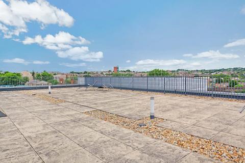 Studio to rent, Cavendish Road, Kilburn NW6