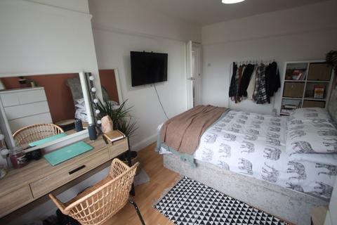 2 bedroom apartment to rent, Heath Court Park Road, Uxbridge, UB8