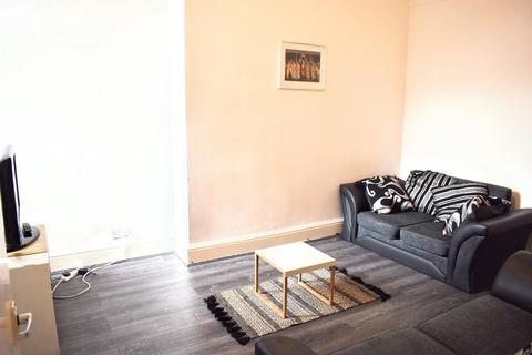 4 bedroom terraced house to rent, Fortuna Grove, Fallowfield, Manchester