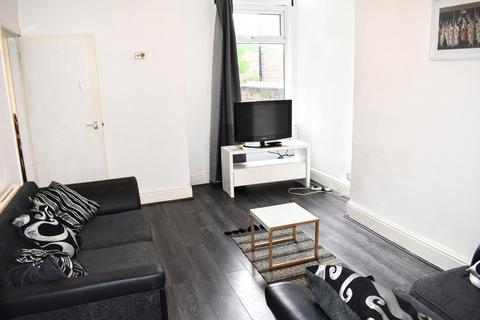 4 bedroom terraced house to rent, Fortuna Grove, Fallowfield, Manchester
