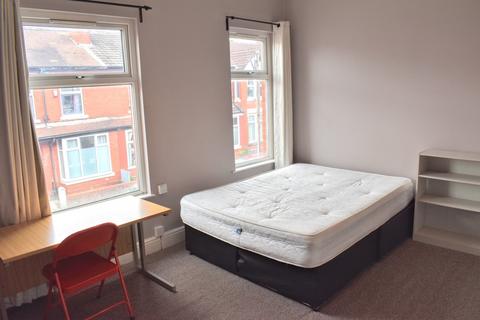 4 bedroom terraced house to rent, Fortuna Grove, Fallowfield, Manchester