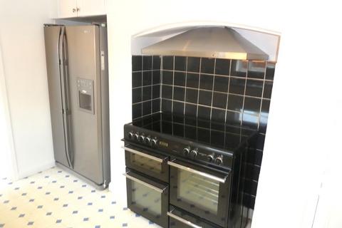 4 bedroom end of terrace house to rent, Longford Place, Victoria Park, Manchester