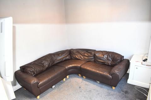 3 bedroom terraced house to rent, Lindum Street, Rusholme, Manchester