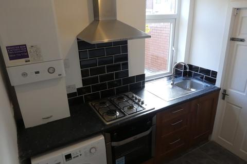 4 bedroom terraced house to rent - Carlton Avenue, Rusholme, Manchester