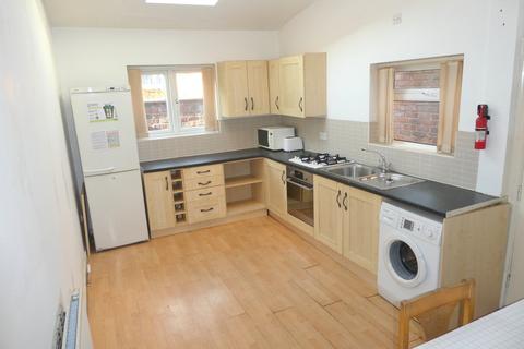 3 bedroom terraced house to rent - Claremont Road, Rusholme, Manchester