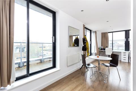 Penthouse to rent, Carillon Court, 41 Greatorex Street, London, E1