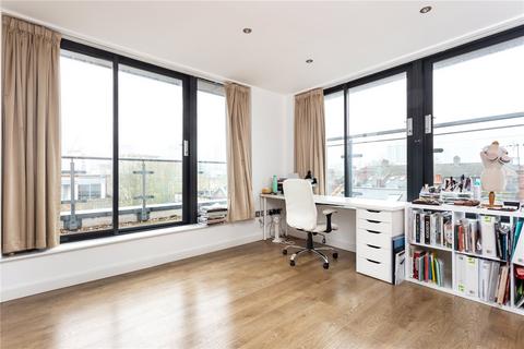 Penthouse to rent, Carillon Court, 41 Greatorex Street, London, E1