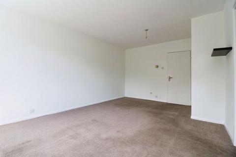 28 Tithe Court, Slough, SL3 8AS